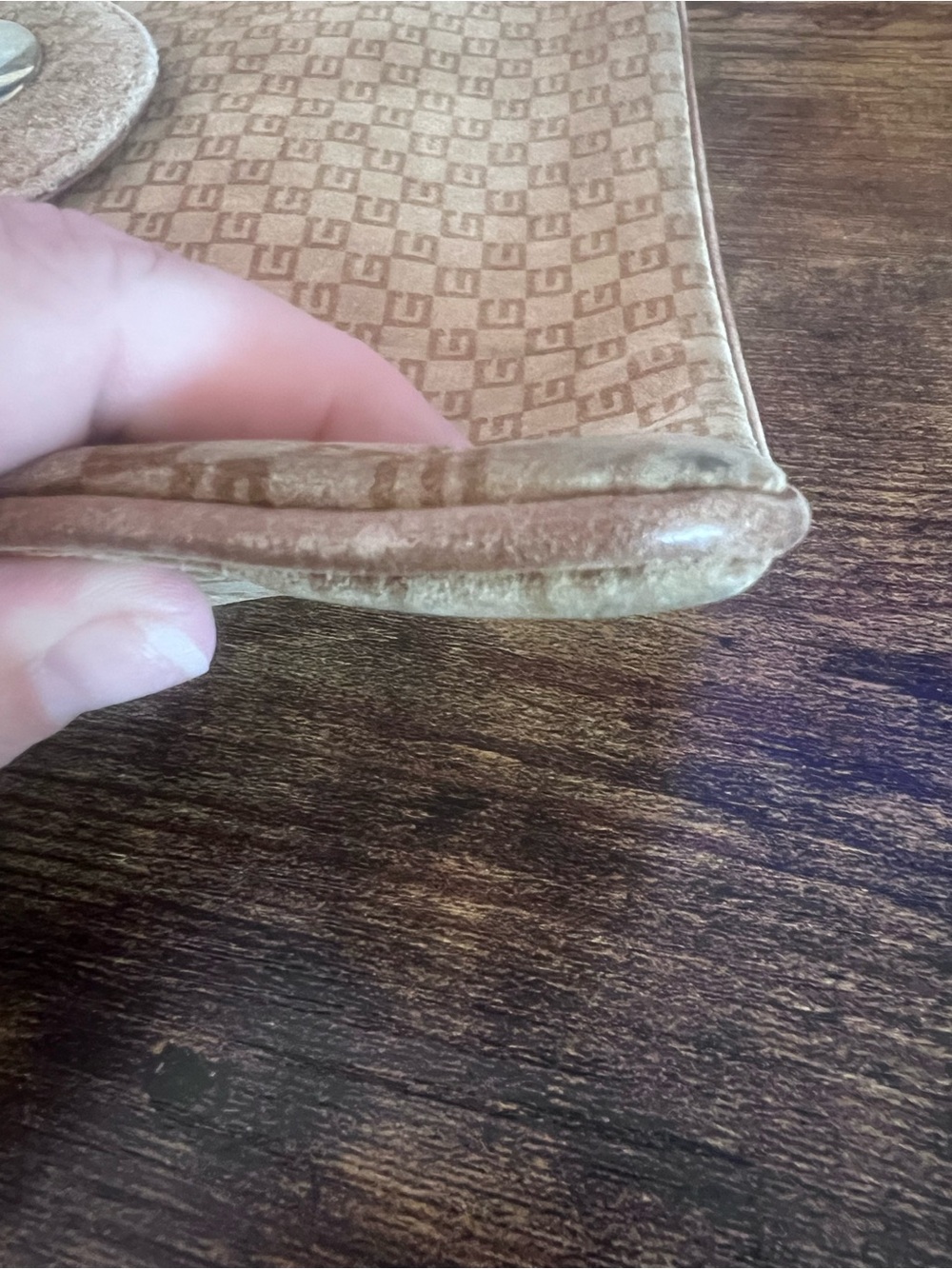 Vintage 80s Gucci Beige/Tan Monogram Clutch with Gold Lock - Picture 16 of 16